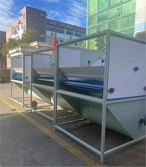 冬季送溫暖，艾思捷蝸輪減速機(jī)為羽絨服充絨機(jī)上提供動力支持 (2).jpg